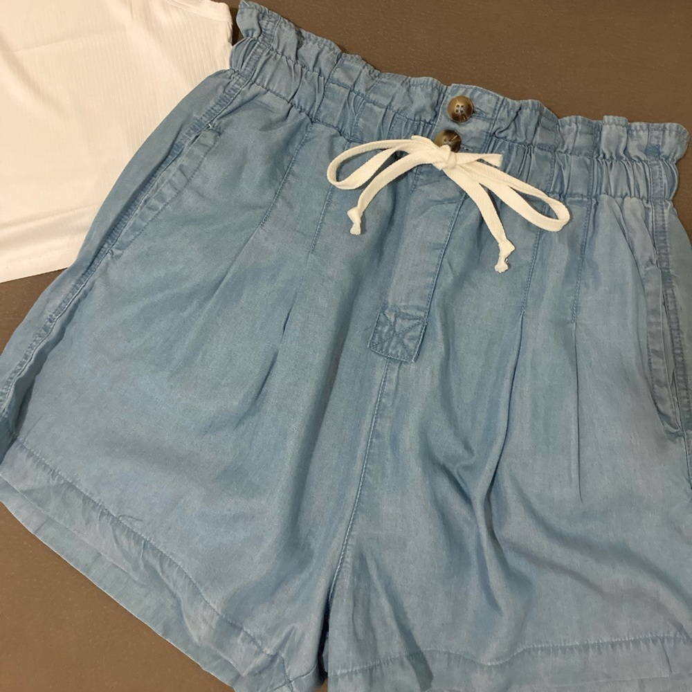 High waisted ruffle chambray shorts